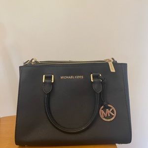 Micheal Kors - medium Black leather purse